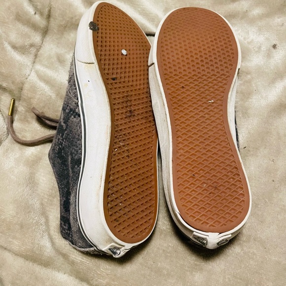 Vans - Picture 5 of 7